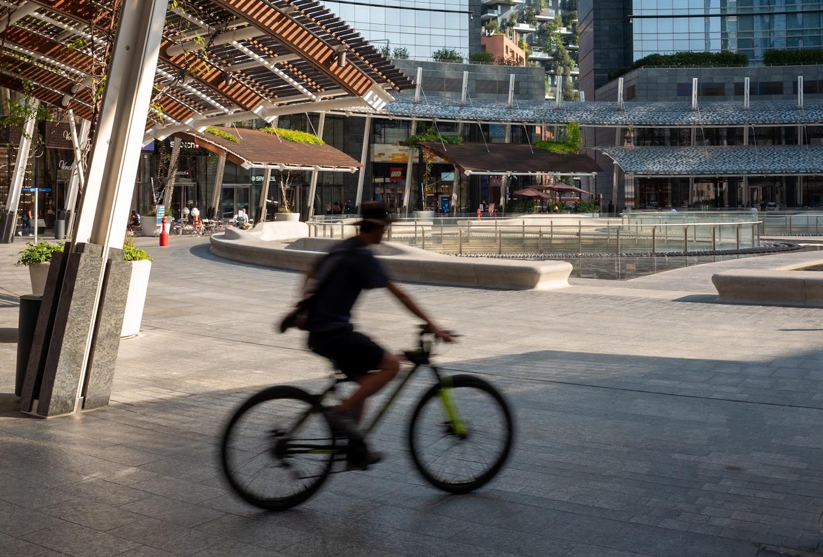 milan-cyclist