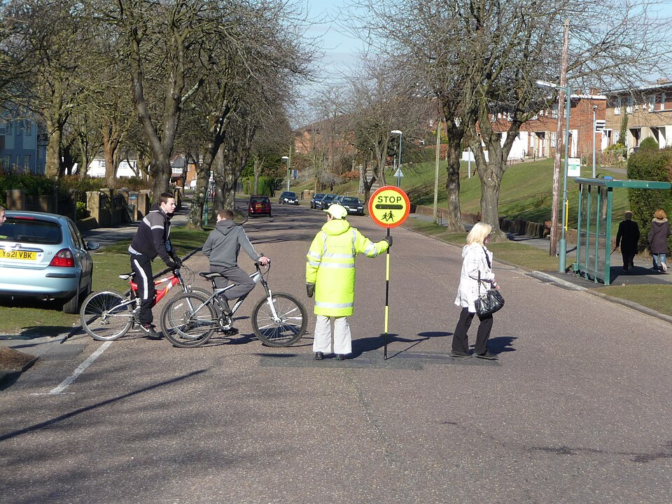 Bournemouth_,_Moore_Avenue_and_Lollipop_Lady_-_geograph.org.uk_-_1746368